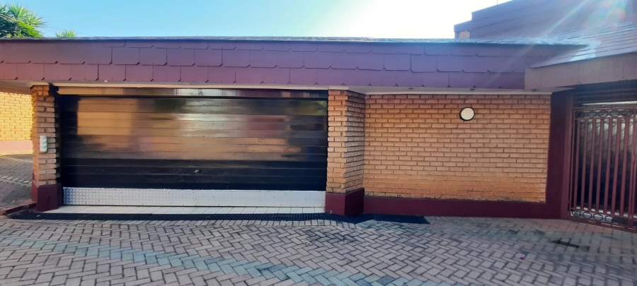 4 Bedroom Property for Sale in Laudium Gauteng