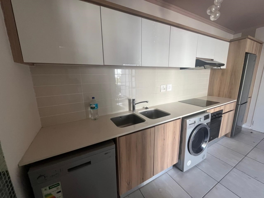 1 Bedroom Property for Sale in Crowthorne AH Gauteng