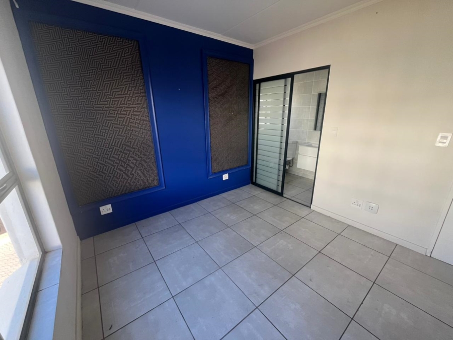 1 Bedroom Property for Sale in Crowthorne AH Gauteng