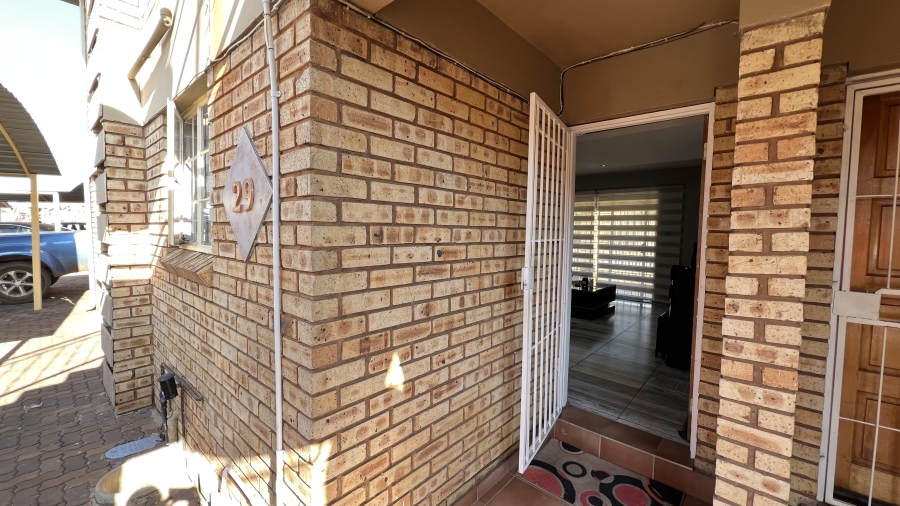 2 Bedroom Property for Sale in Helikonpark Gauteng