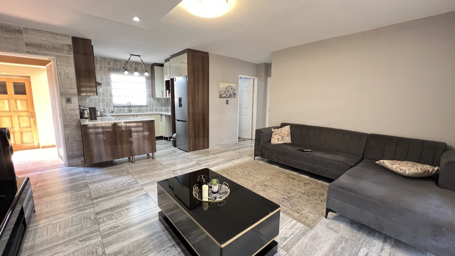 2 Bedroom Property for Sale in Helikonpark Gauteng