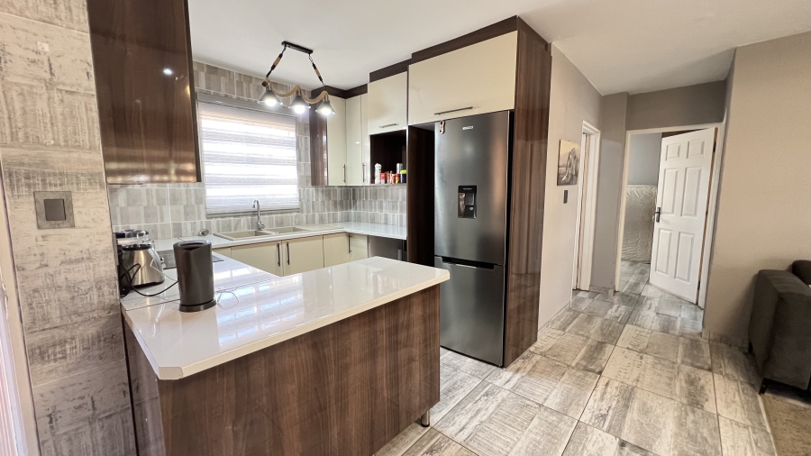 2 Bedroom Property for Sale in Helikonpark Gauteng