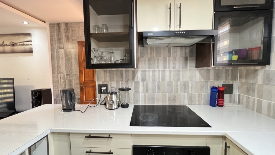2 Bedroom Property for Sale in Helikonpark Gauteng