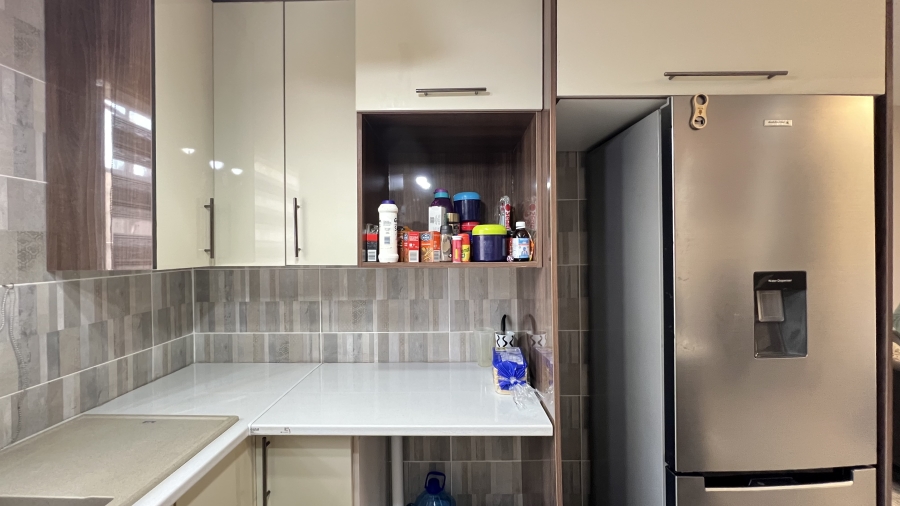 2 Bedroom Property for Sale in Helikonpark Gauteng