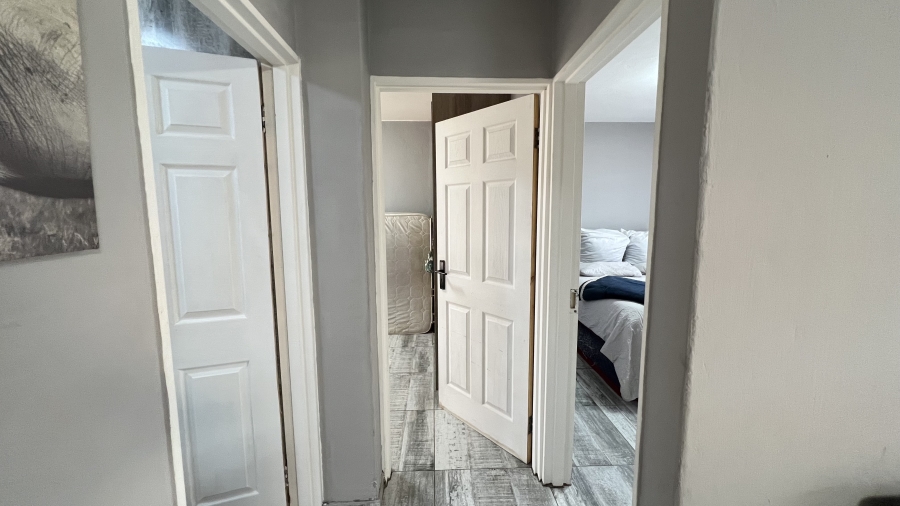 2 Bedroom Property for Sale in Helikonpark Gauteng