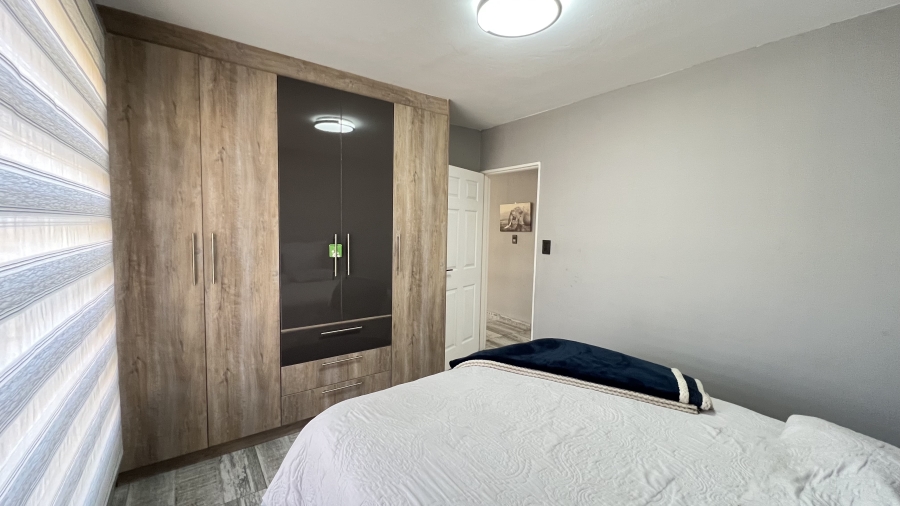 2 Bedroom Property for Sale in Helikonpark Gauteng