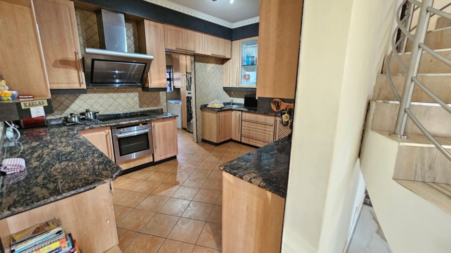 6 Bedroom Property for Sale in Vorna Valley Gauteng