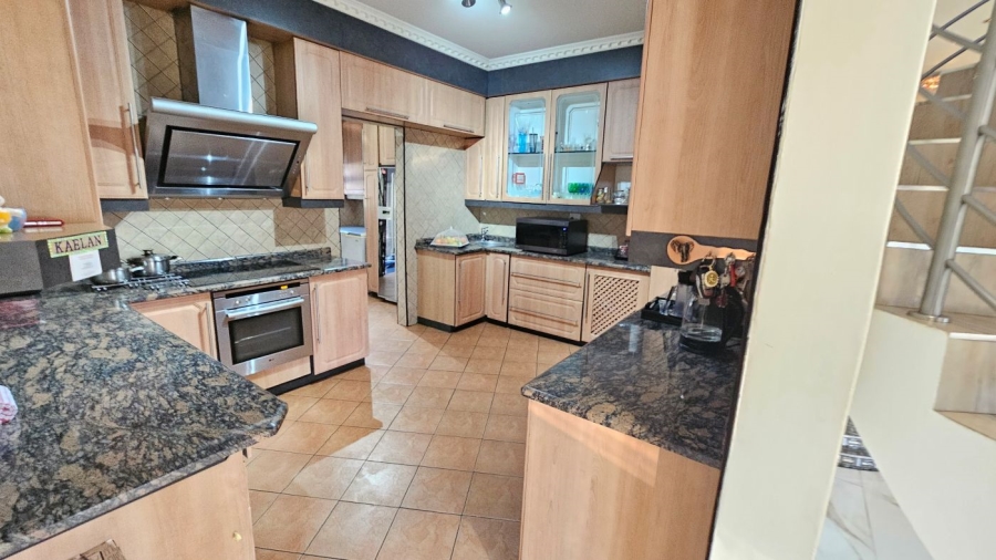 6 Bedroom Property for Sale in Vorna Valley Gauteng