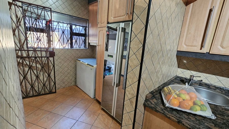 6 Bedroom Property for Sale in Vorna Valley Gauteng