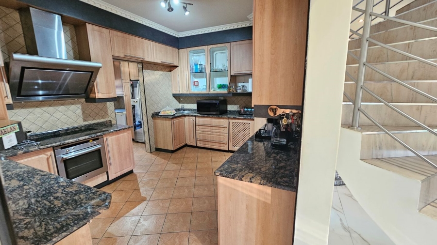 6 Bedroom Property for Sale in Vorna Valley Gauteng