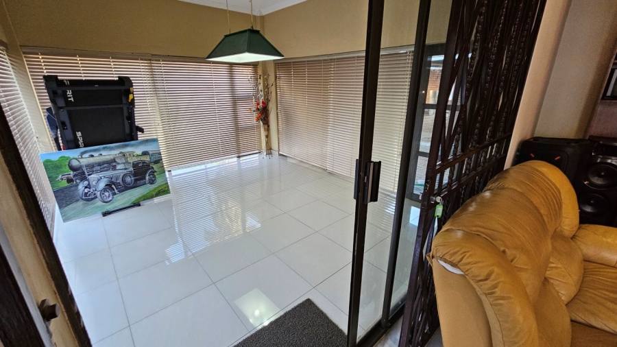 6 Bedroom Property for Sale in Vorna Valley Gauteng