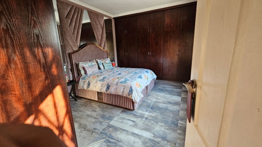 6 Bedroom Property for Sale in Vorna Valley Gauteng