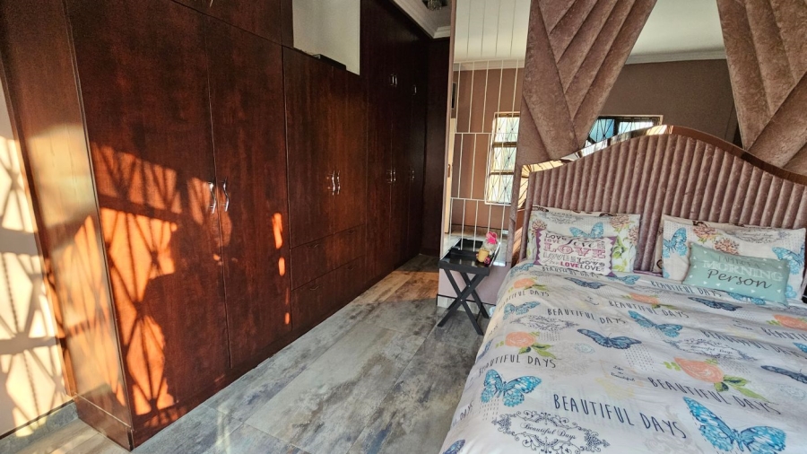 6 Bedroom Property for Sale in Vorna Valley Gauteng