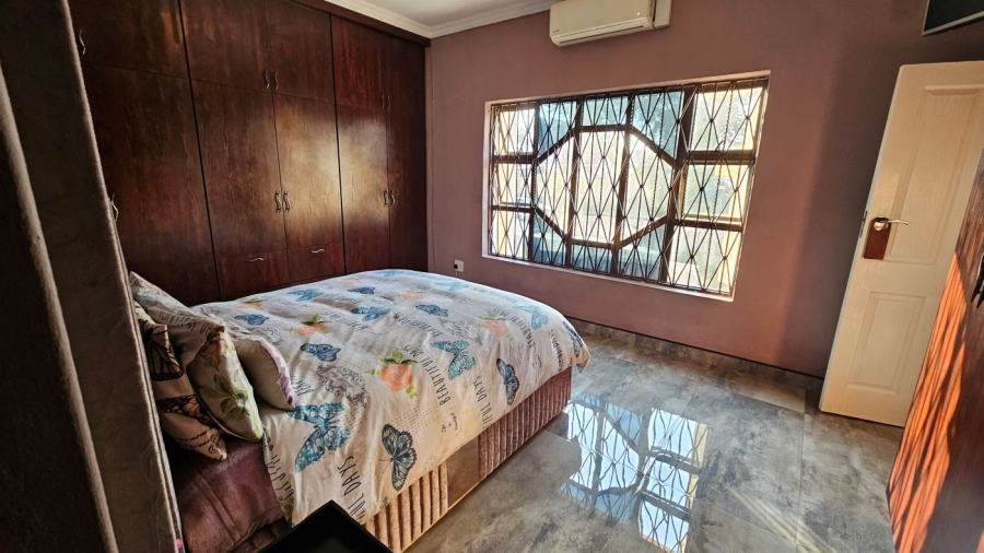 6 Bedroom Property for Sale in Vorna Valley Gauteng