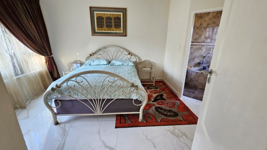 6 Bedroom Property for Sale in Vorna Valley Gauteng