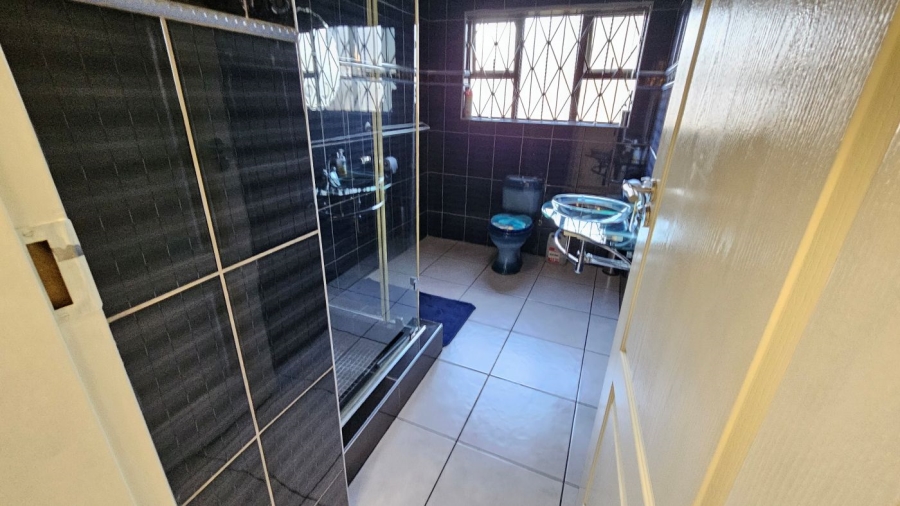 6 Bedroom Property for Sale in Vorna Valley Gauteng