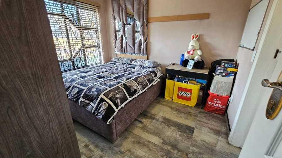 6 Bedroom Property for Sale in Vorna Valley Gauteng