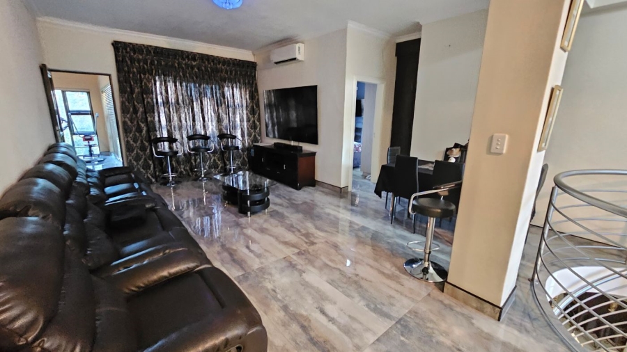6 Bedroom Property for Sale in Vorna Valley Gauteng