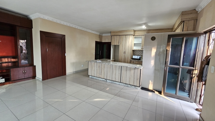6 Bedroom Property for Sale in Vorna Valley Gauteng
