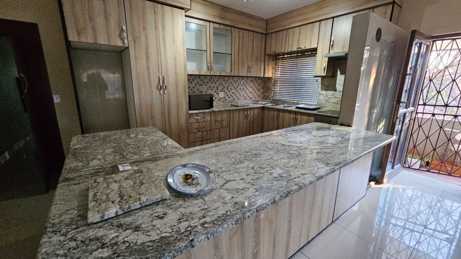 6 Bedroom Property for Sale in Vorna Valley Gauteng