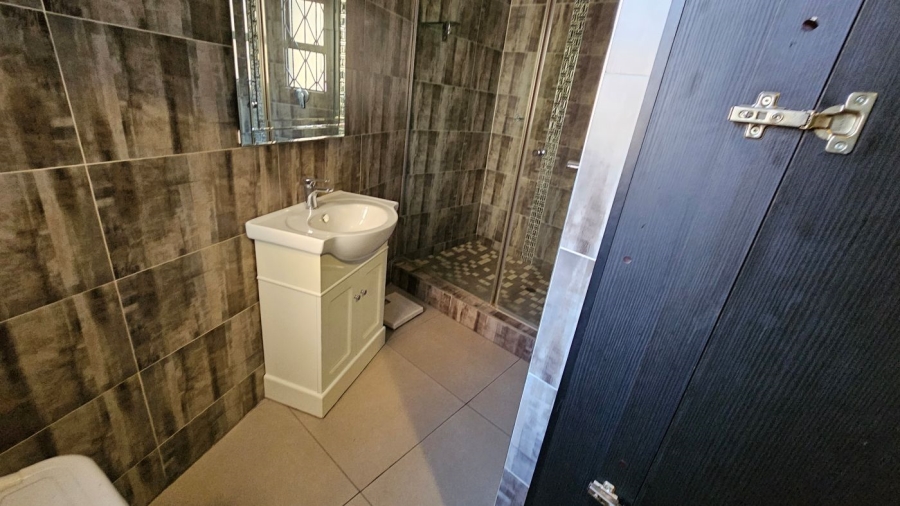 6 Bedroom Property for Sale in Vorna Valley Gauteng