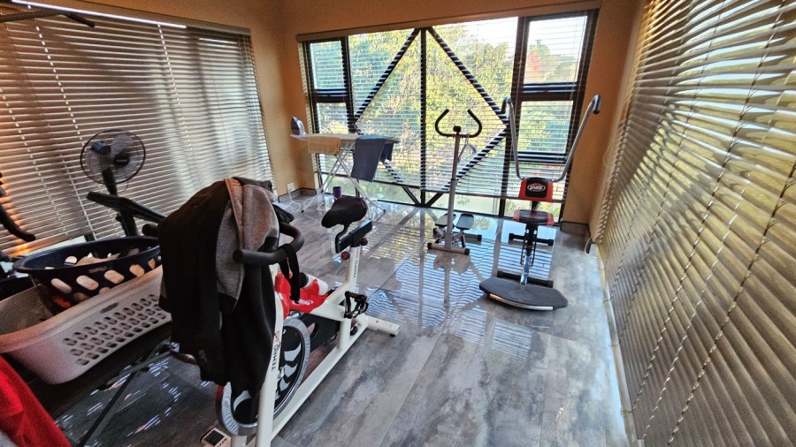 6 Bedroom Property for Sale in Vorna Valley Gauteng