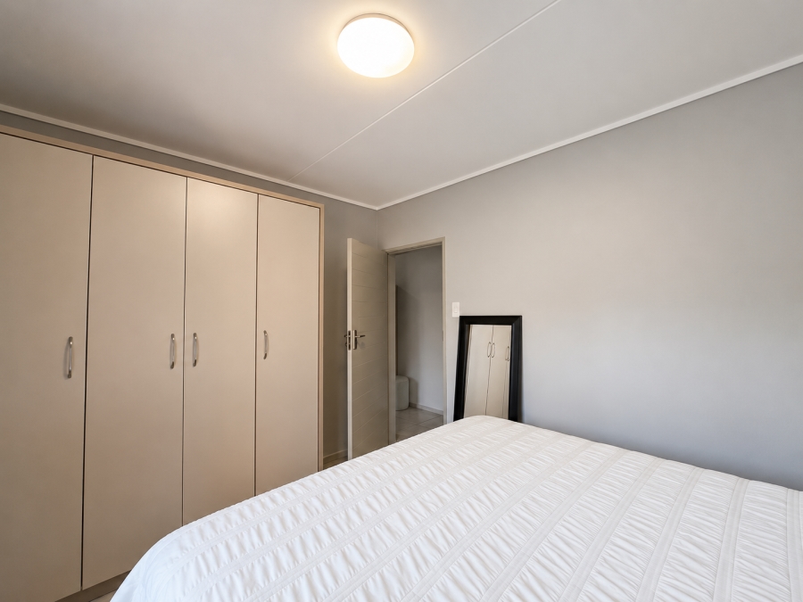 2 Bedroom Property for Sale in Rooihuiskraal North Gauteng