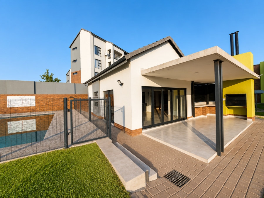 2 Bedroom Property for Sale in Rooihuiskraal North Gauteng