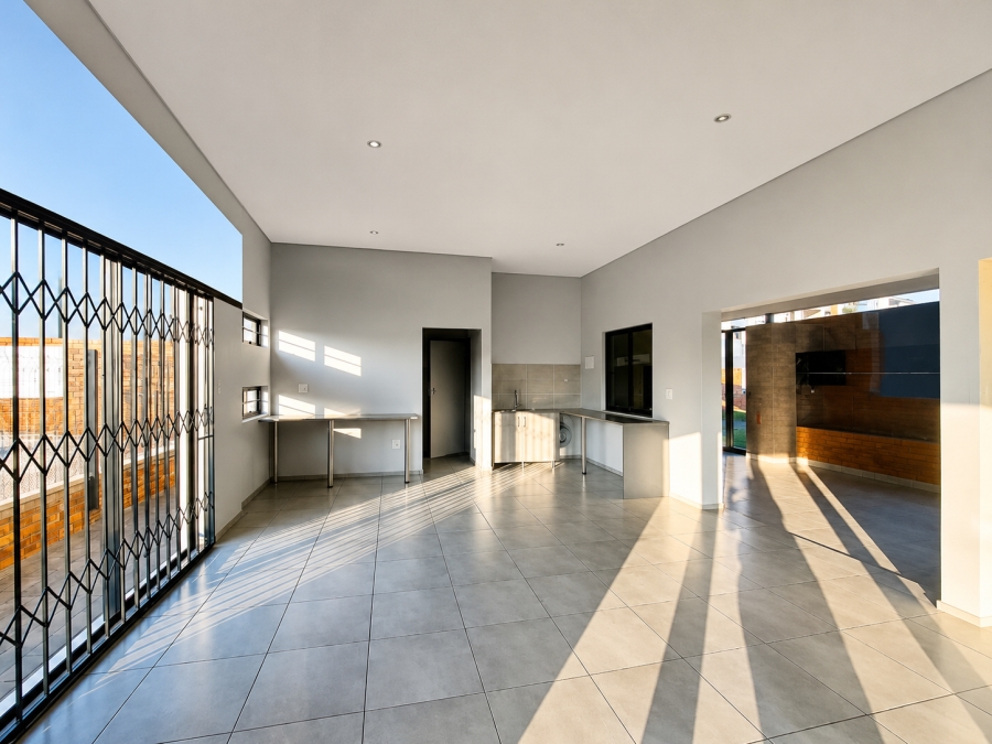2 Bedroom Property for Sale in Rooihuiskraal North Gauteng