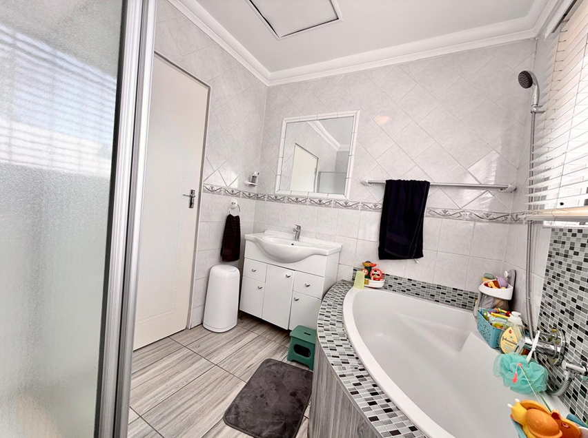 3 Bedroom Property for Sale in New Market Gauteng