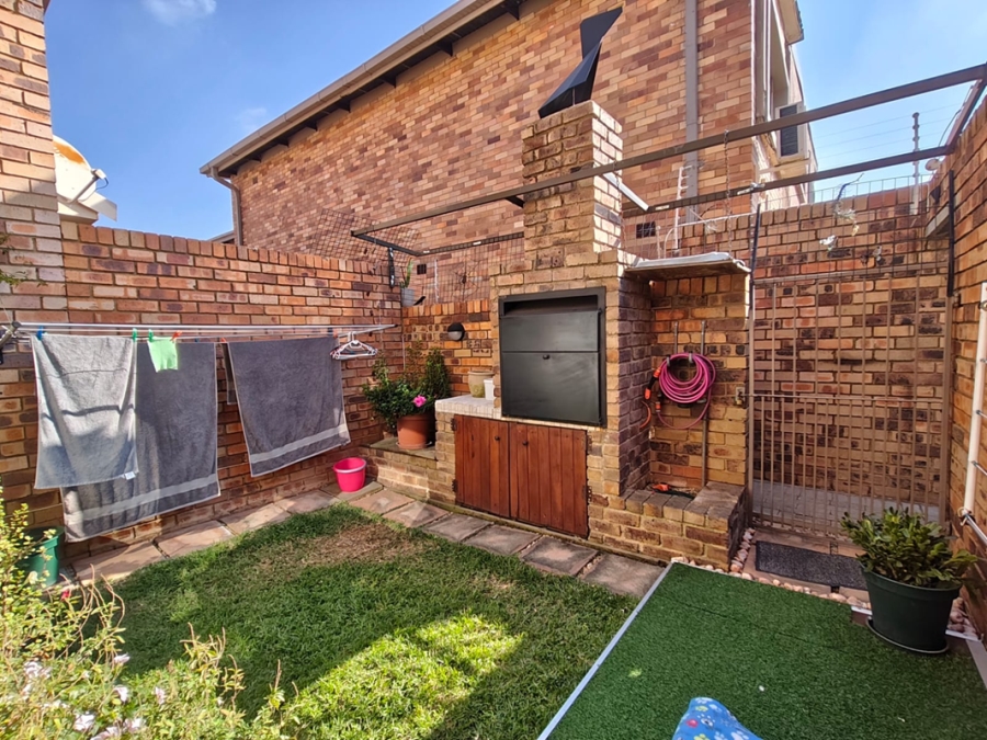 2 Bedroom Property for Sale in New Redruth Gauteng