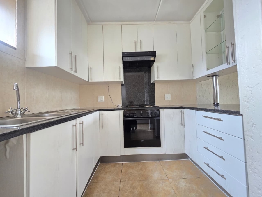 2 Bedroom Property for Sale in Mulbarton Gauteng