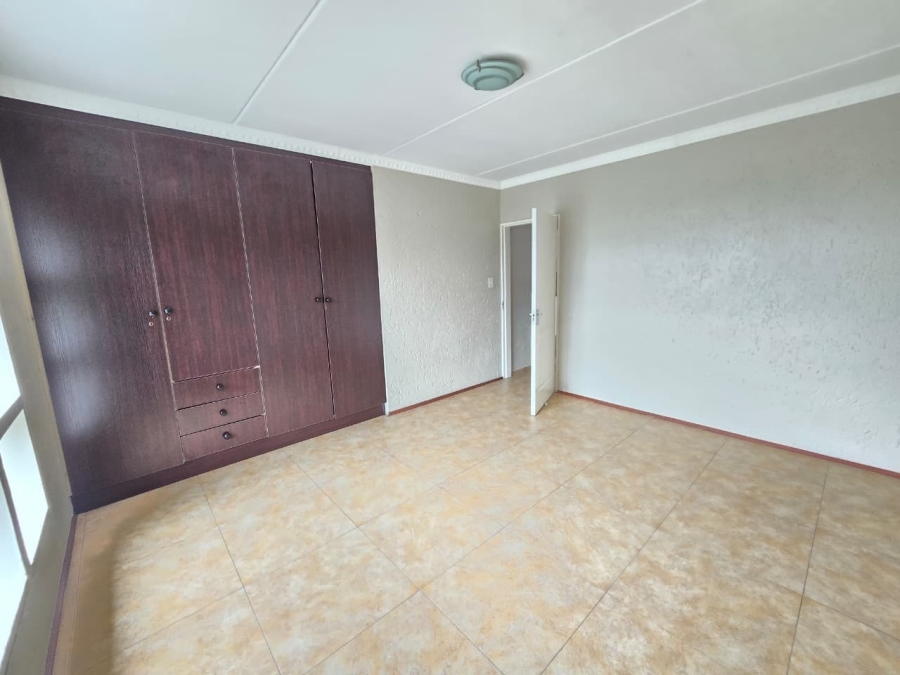 2 Bedroom Property for Sale in Mulbarton Gauteng