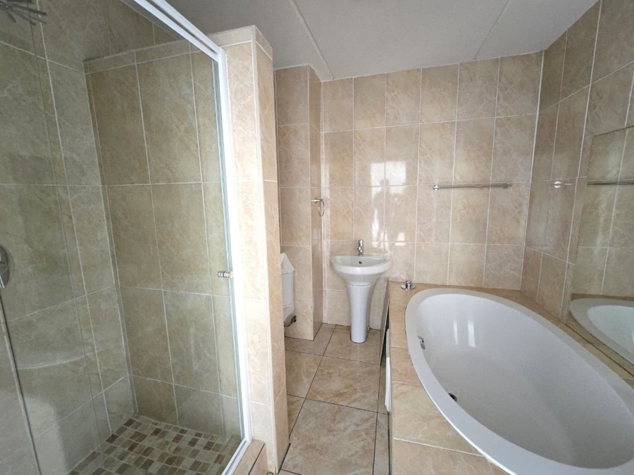 2 Bedroom Property for Sale in Mulbarton Gauteng