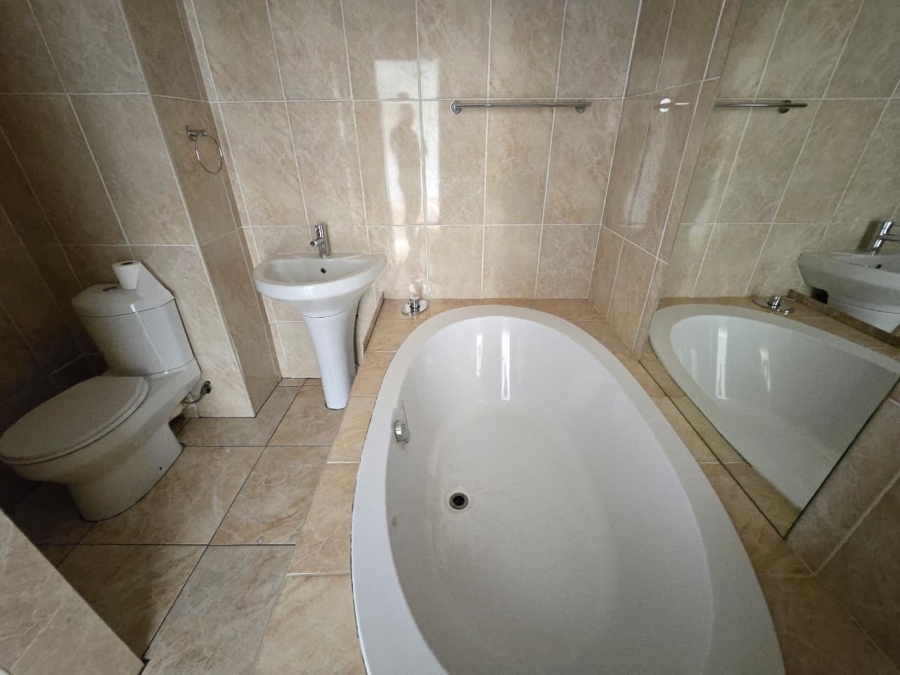 2 Bedroom Property for Sale in Mulbarton Gauteng