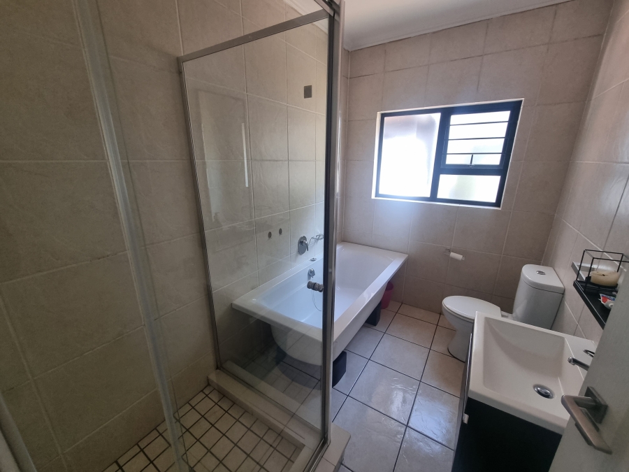 3 Bedroom Property for Sale in Oakdene Gauteng