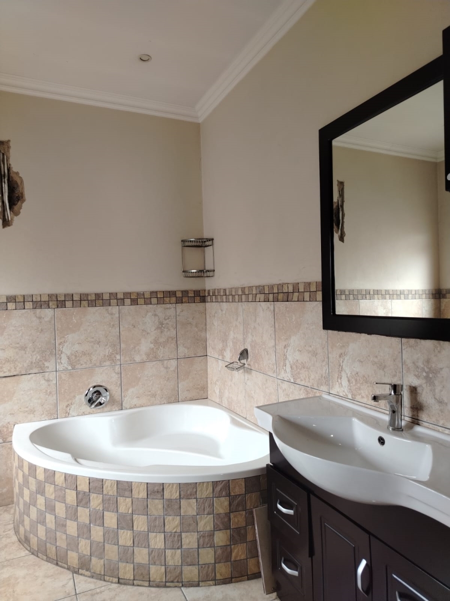To Let 4 Bedroom Property for Rent in Parkrand Gauteng