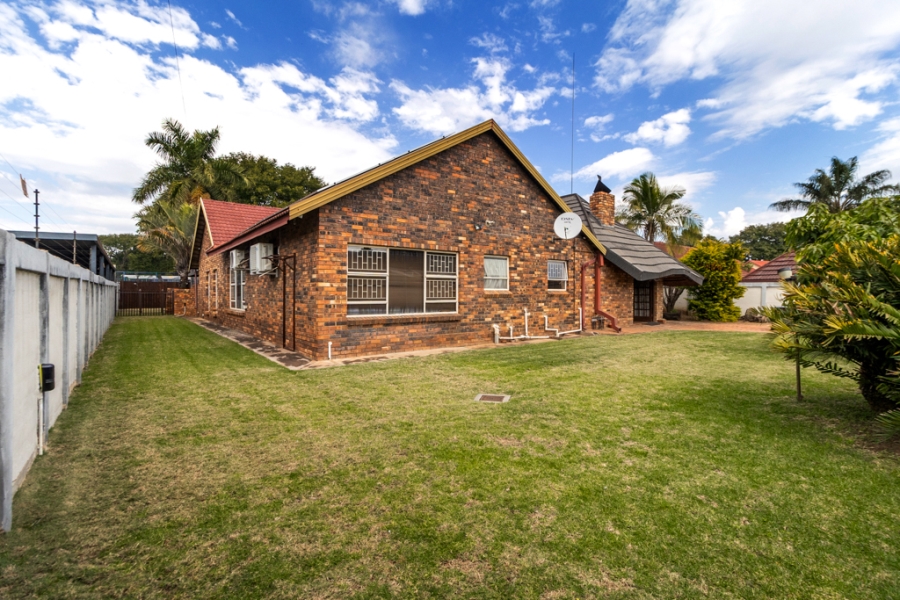 4 Bedroom Property for Sale in Dorandia Gauteng