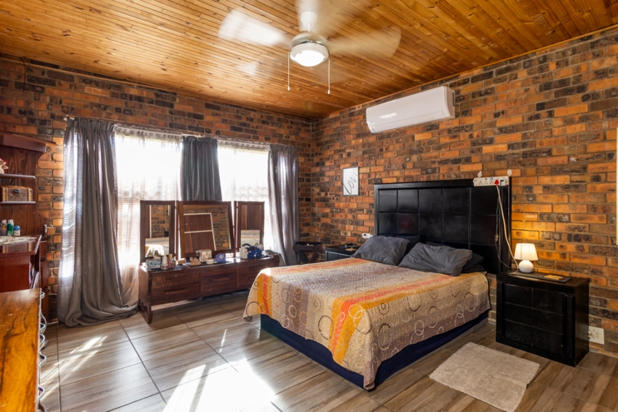 4 Bedroom Property for Sale in Dorandia Gauteng