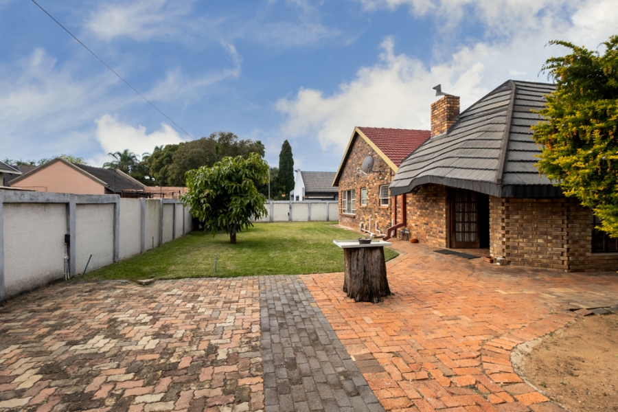 4 Bedroom Property for Sale in Dorandia Gauteng