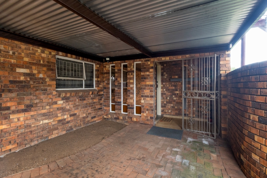 4 Bedroom Property for Sale in Dorandia Gauteng