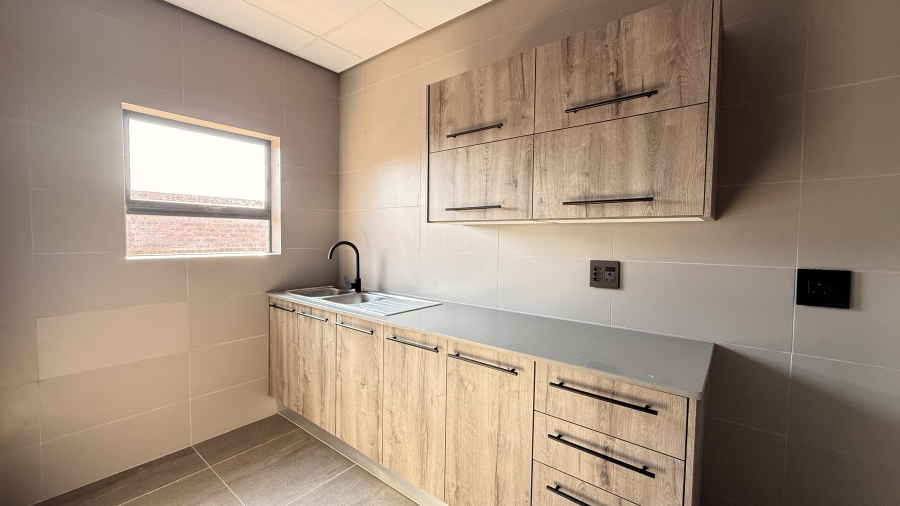 To Let Commercial Property for Rent in Sunderland Ridge Gauteng