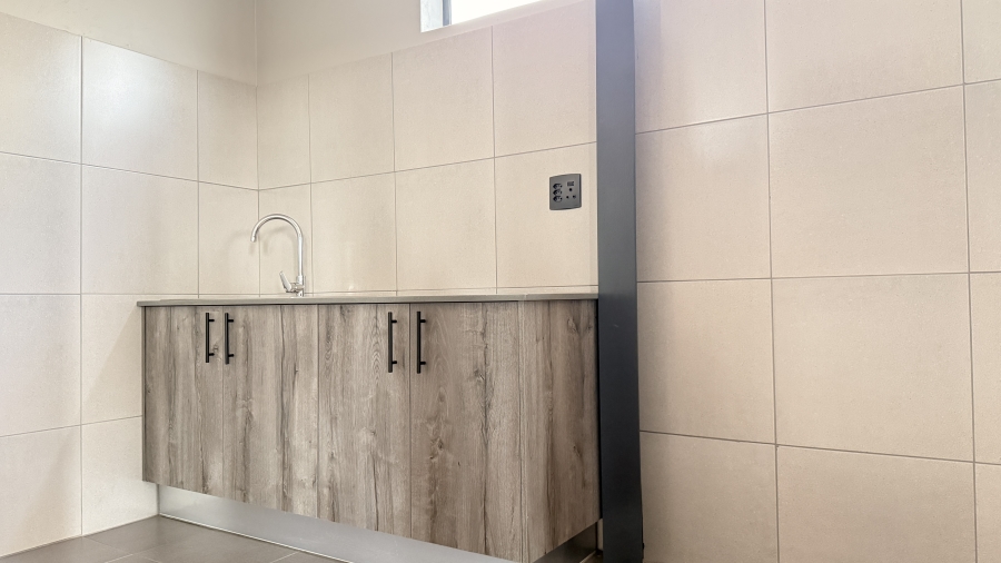 To Let Commercial Property for Rent in Sunderland Ridge Gauteng