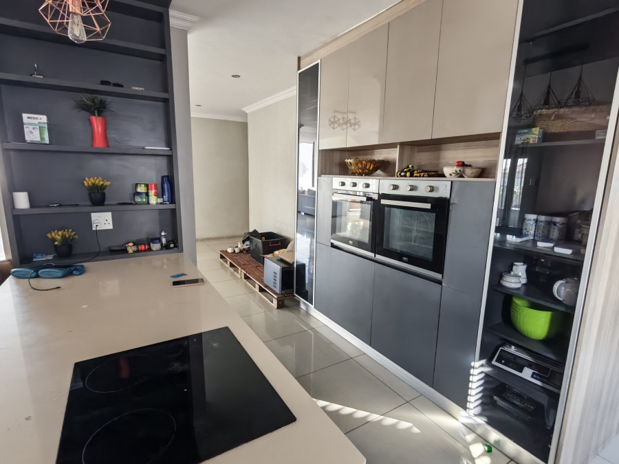 5 Bedroom Property for Sale in Magaliesberg Country Estate Gauteng
