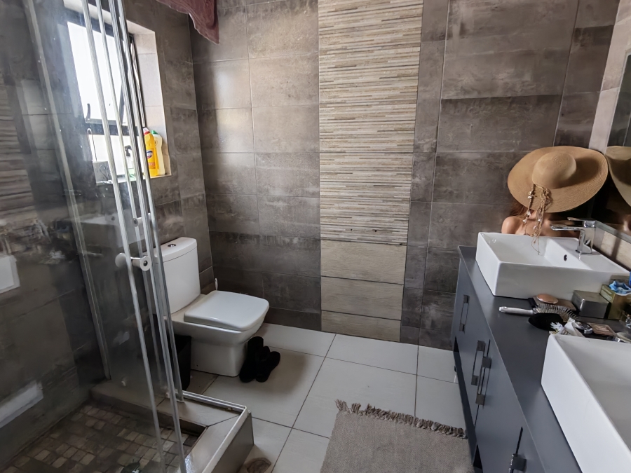 5 Bedroom Property for Sale in Magaliesberg Country Estate Gauteng