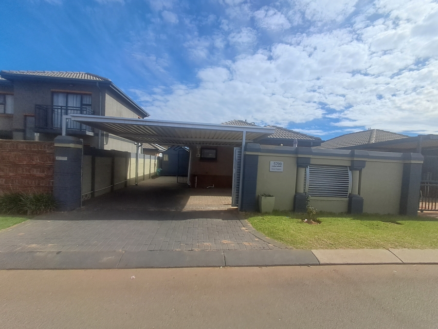 3 Bedroom Property for Sale in Albertsdal Gauteng