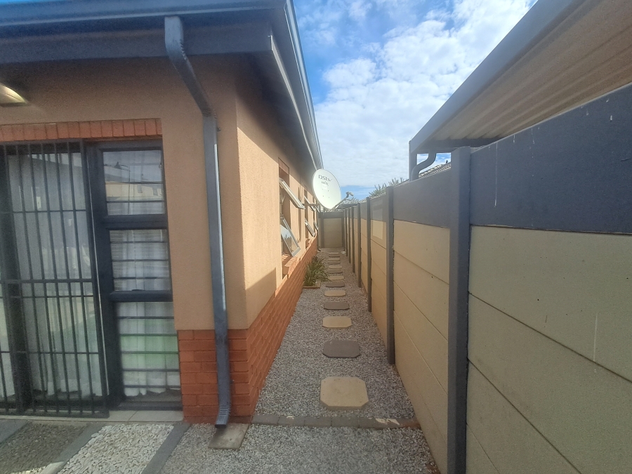 3 Bedroom Property for Sale in Albertsdal Gauteng