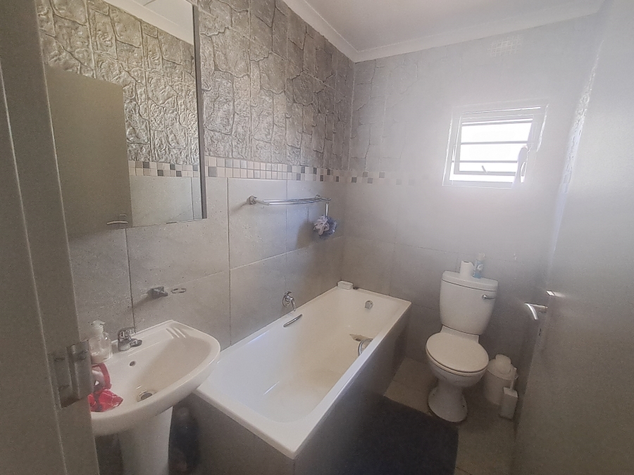 3 Bedroom Property for Sale in Albertsdal Gauteng