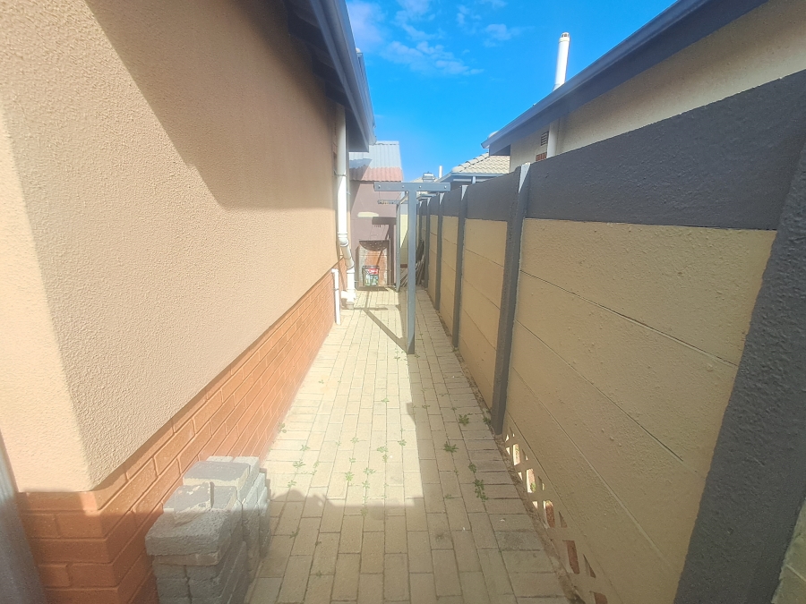 3 Bedroom Property for Sale in Albertsdal Gauteng