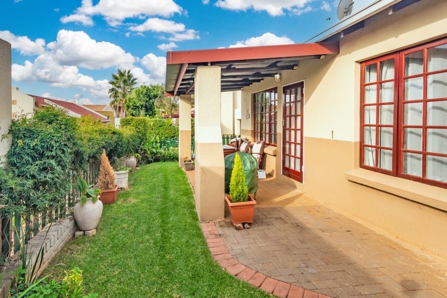 3 Bedroom Property for Sale in Little Falls Gauteng